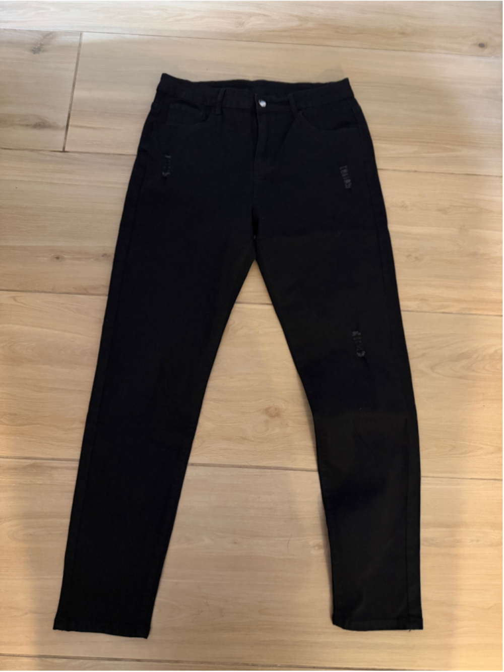 NEW Women's Black Distressed Jeans Large 34/31